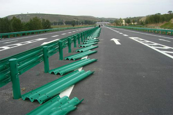 四川波形护栏的维护与管理确保道路安全的关键步骤