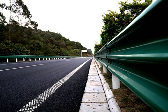 四川高速公路护栏的常用类型